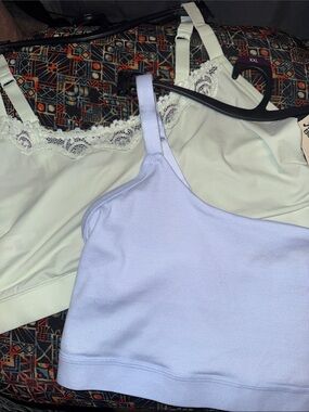 2 SCOOP BRALETTES XXL-Mesh Support Lining in BOTH. Lace green and ribbed blue!
